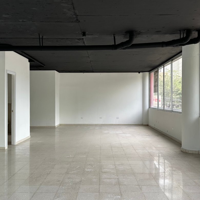 El Dorado – Via Principal: Local Comercial de Piso 1, En Esquina, Visible desde Calle