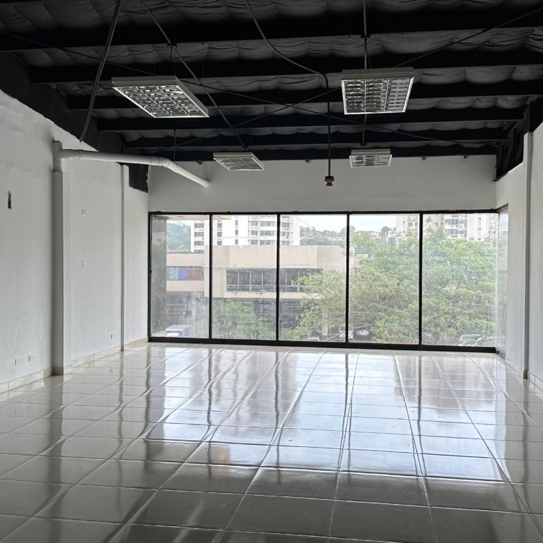 El Dorado – Via Principal: Local Comercial de Piso 1, Visible desde Calle