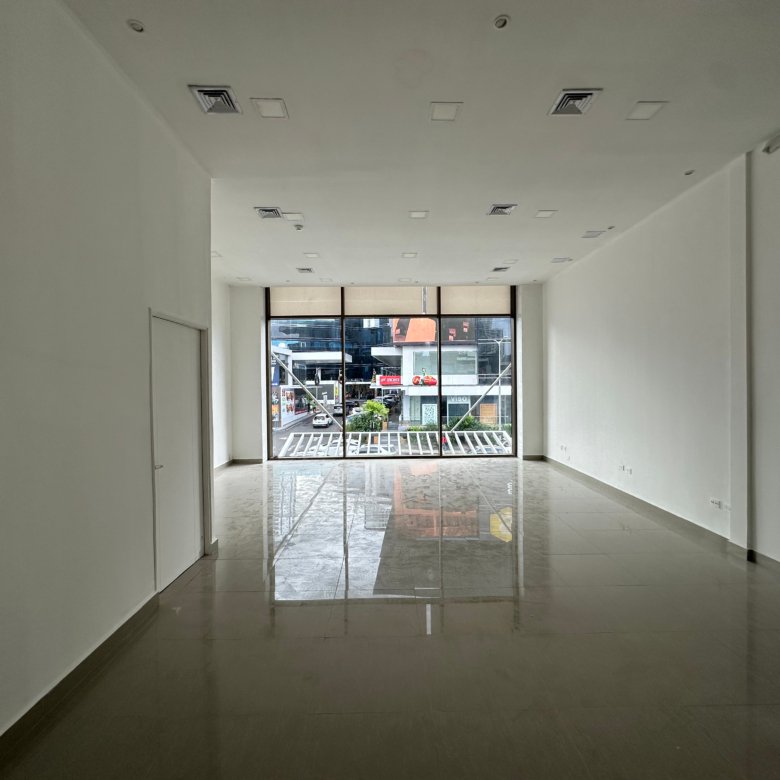 Calle 50: Local Comercial de Planta Baja, con Terraza