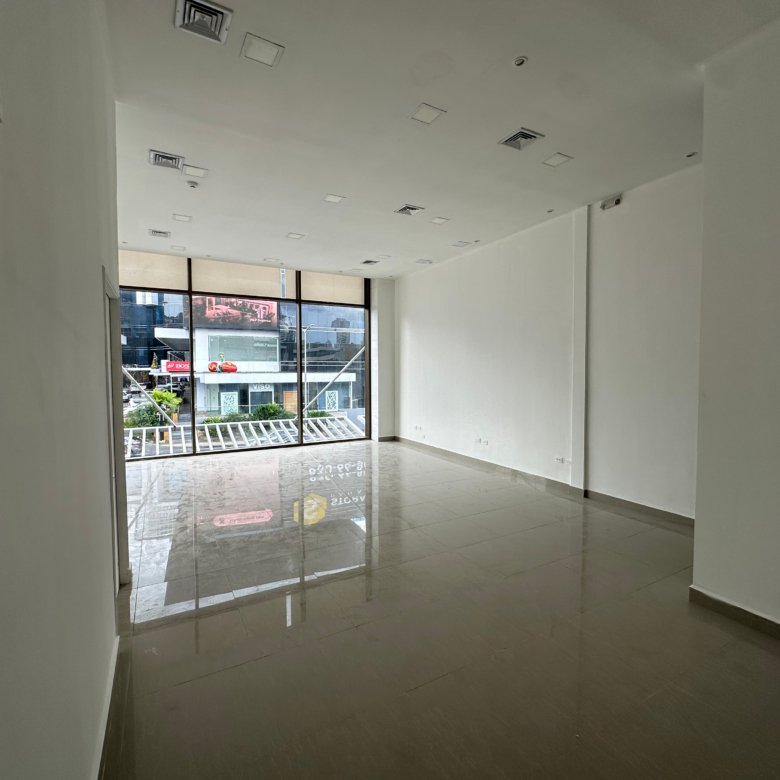 Calle 50: Local Comercial de Planta Baja, con Terraza