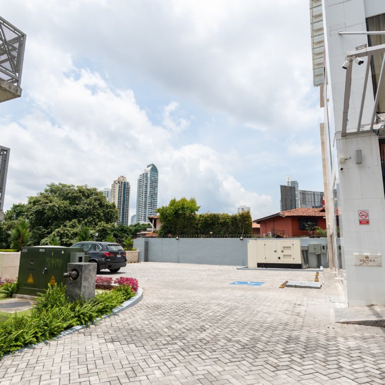 Calle 50: Local Comercial de Planta Baja, con Terraza