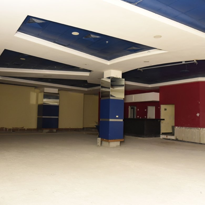 Los Andes Mall: Local Comercial dentro de Mall, con Acabados