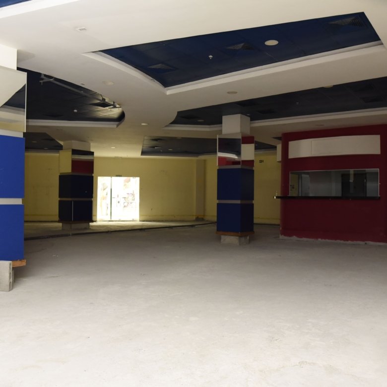 Los Andes Mall: Local Comercial dentro de Mall, con Acabados