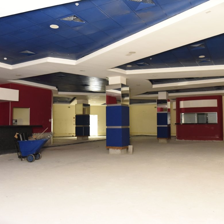 Los Andes Mall: Local Comercial dentro de Mall, con Acabados