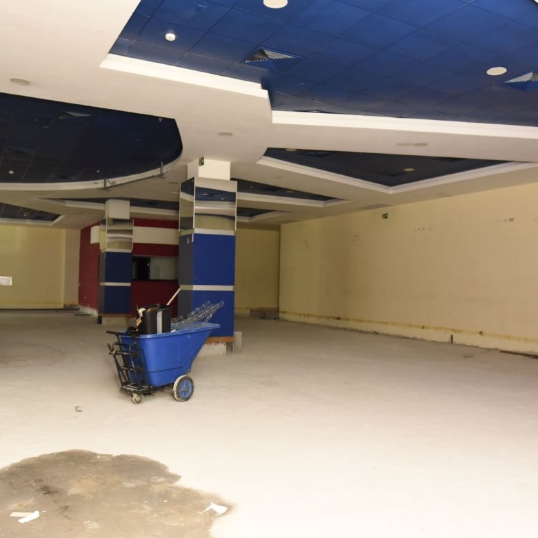Los Andes Mall: Local Comercial dentro de Mall, con Acabados