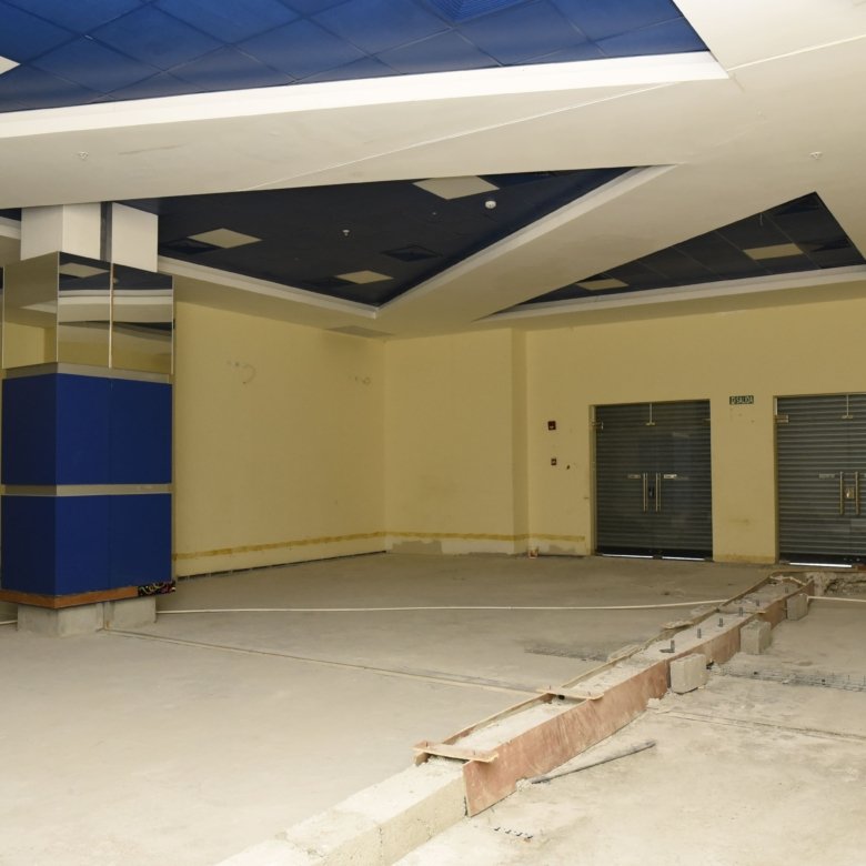Los Andes Mall: Local Comercial dentro de Mall, con Acabados