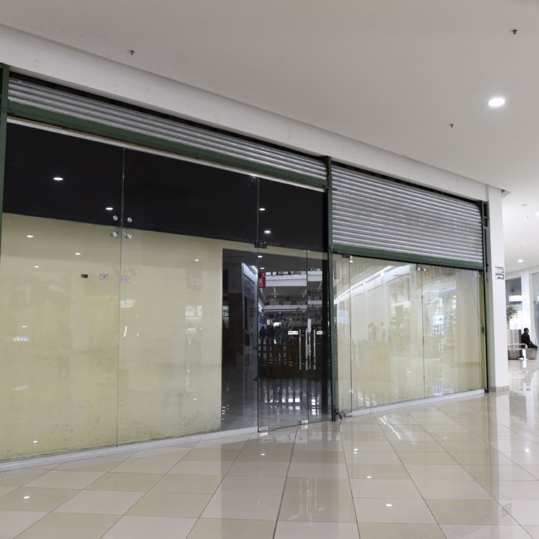 Los Andes Mall: Local Comercial dentro de Mall, con Acabados