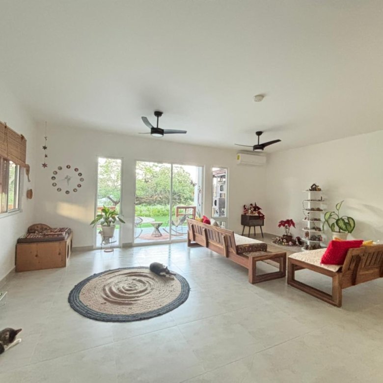 Casa de Campo con Piscina y Jacuzzi: Amplio terreno con BBQ