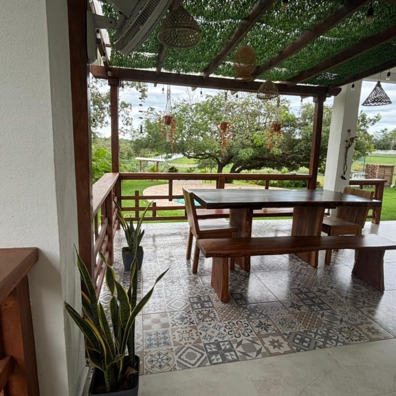 Casa de Campo con Piscina y Jacuzzi: Amplio terreno con BBQ