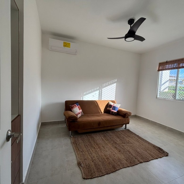 Casa de Campo con Piscina y Jacuzzi: Amplio terreno con BBQ