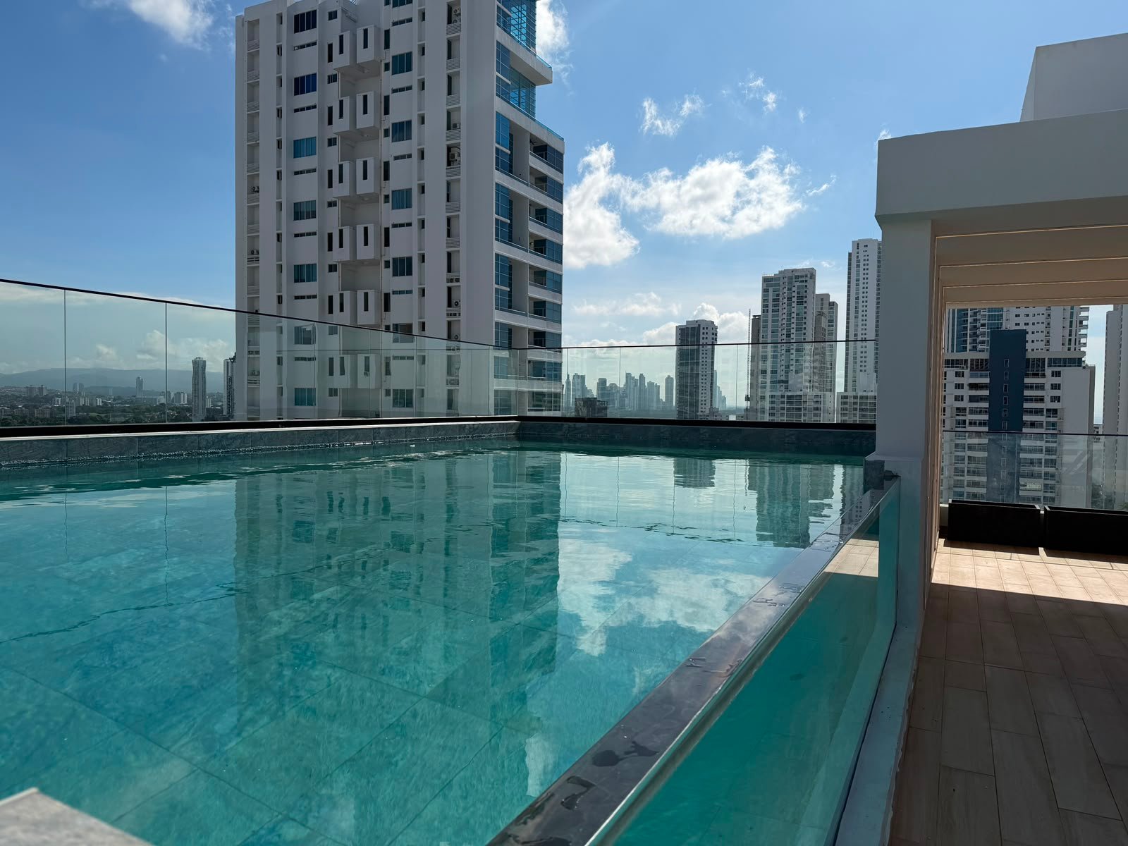 Apartamento Llave en Mano, Amoblado, Convertible a 2-recamaras: San Francisco, airbnb-friendly