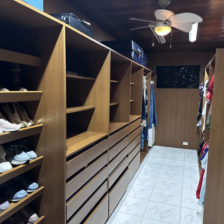 Amplia Casa con Piscina, de 4 recámaras en Sector de Excelente Altura y Nivel: Betania – Altos del Dorado
