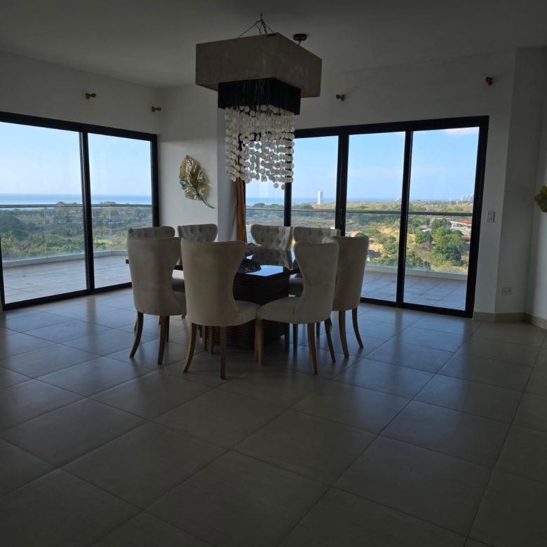 Playa Vista Mar, con Campo de Golf: Amoblado, Las Olas, apartamento de 313m2