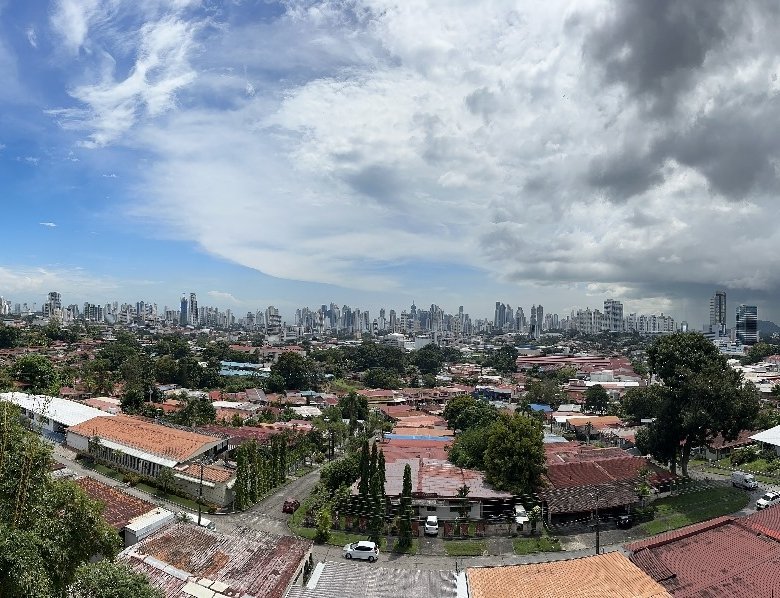 Amplia Casa con Piscina, de 4 recámaras en Sector de Excelente Altura y Nivel: Betania – Altos del Dorado