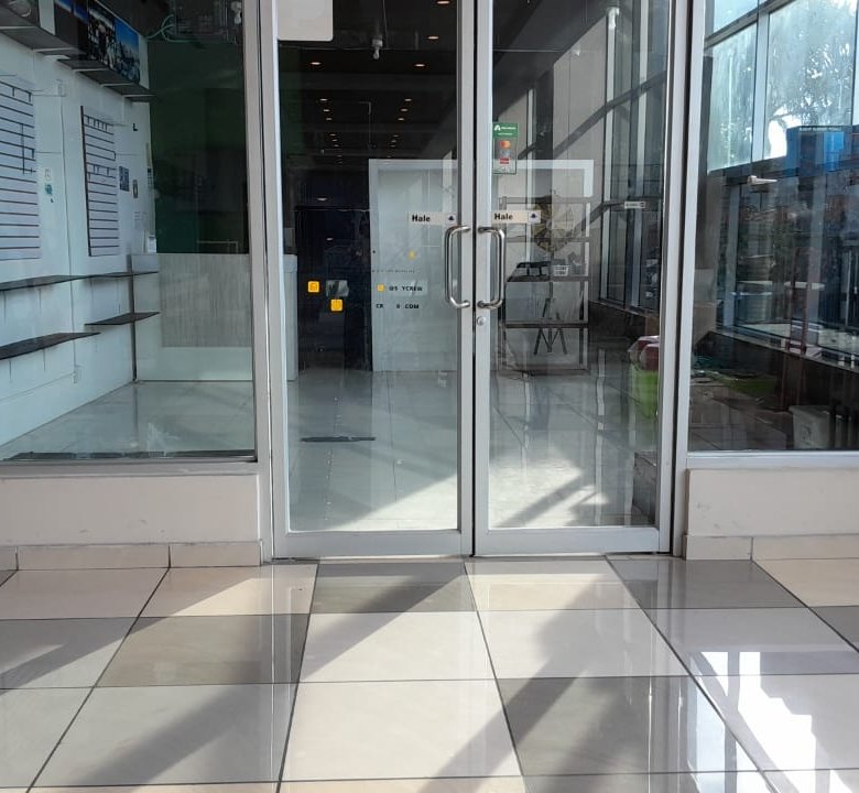 Albrook: En Plaza Comercial con +100 estacionamientos