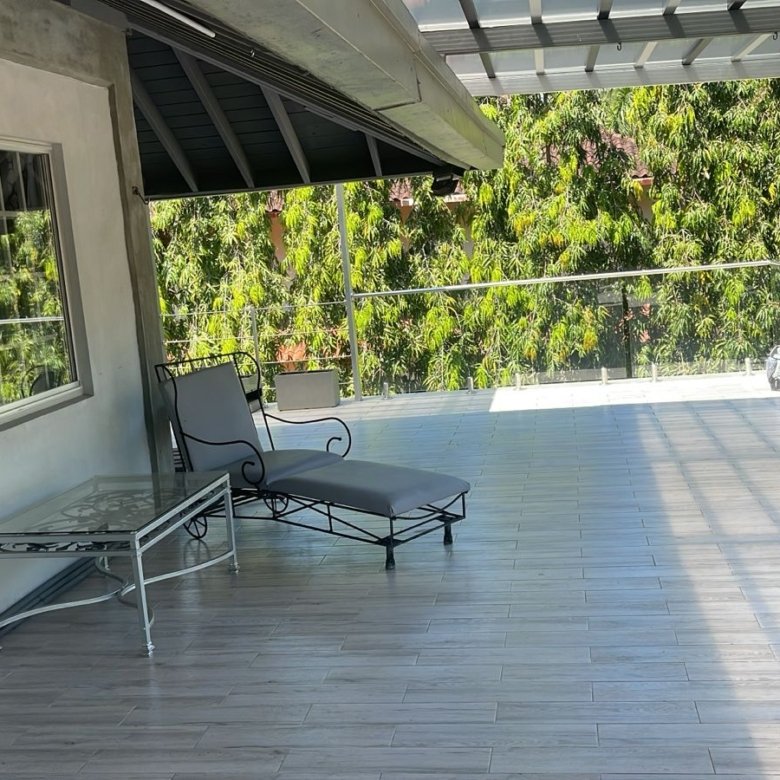 Clayton: Amoblada – Casa / Town – Home, de 7 Recámaras, 2 Terrazas y Area Verde
