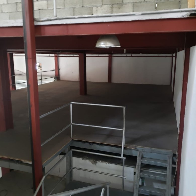 Bodega en Costa del Este: 1800m2, con Rampa / Andén de Carga, 7mts altura
