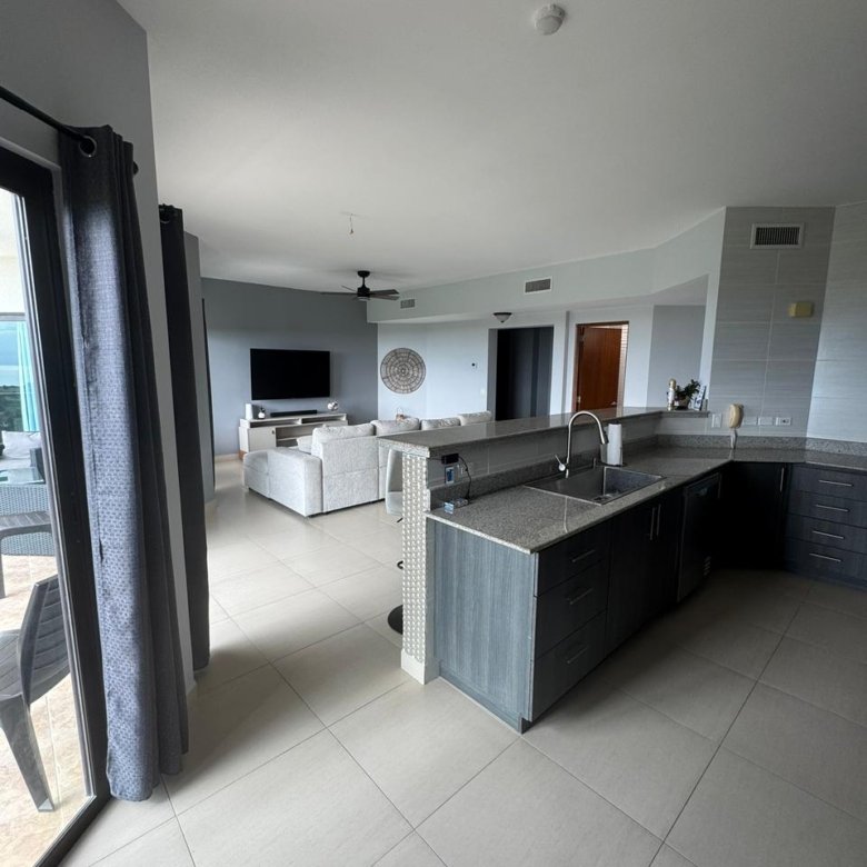 Playa Vistamar: Amplio Apartamento en Las Olas, Amoblado