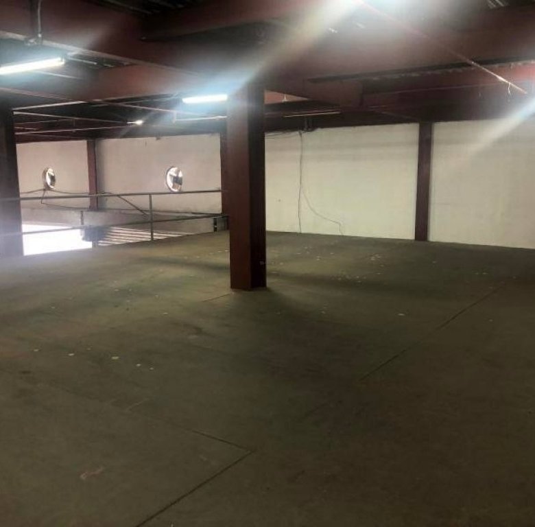Bodega en Costa del Este: 1800m2, con Rampa / Andén de Carga, 7mts altura