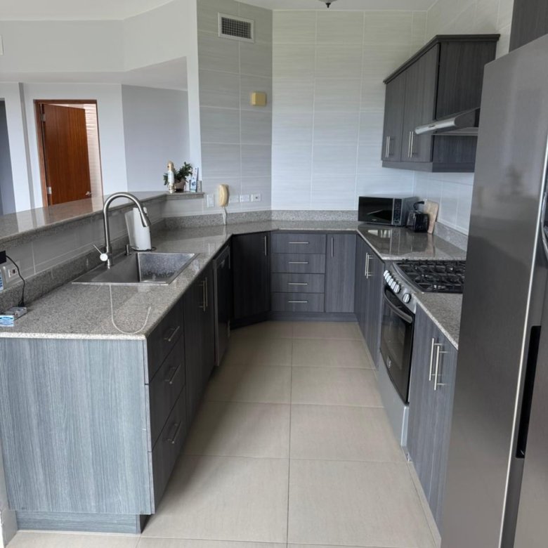 Playa Vistamar: Amplio Apartamento en Las Olas, Amoblado