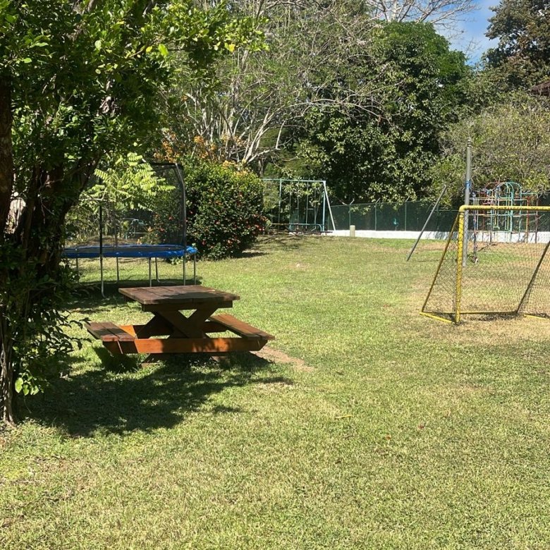 Clayton: Amoblada – Casa / Town – Home, de 7 Recámaras, 2 Terrazas y Area Verde
