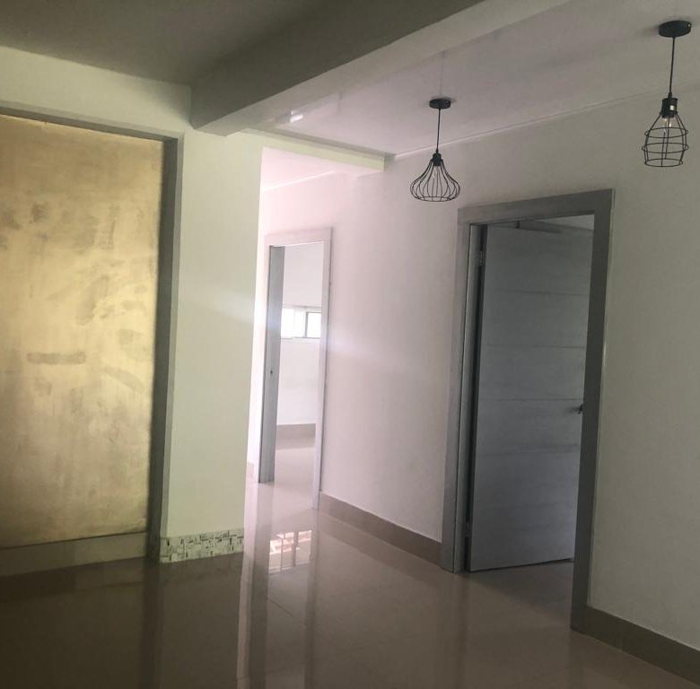 Clayton: Amoblada – Casa / Town – Home, de 7 Recámaras, 2 Terrazas y Area Verde