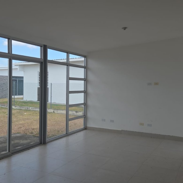 Casa en Residencial con Piscina – Sector de Playa: Las Lajas, para estrenar