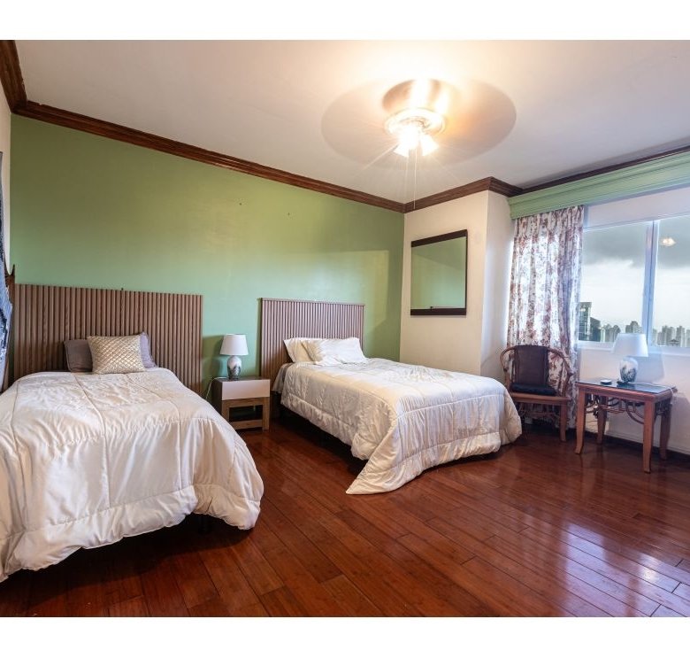 Marbella – Pent House con vista al Mar: Caminable a Cinta Costera