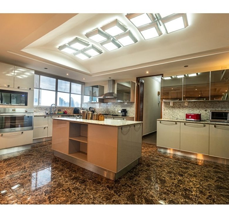 Marbella – Pent House con vista al Mar: Caminable a Cinta Costera