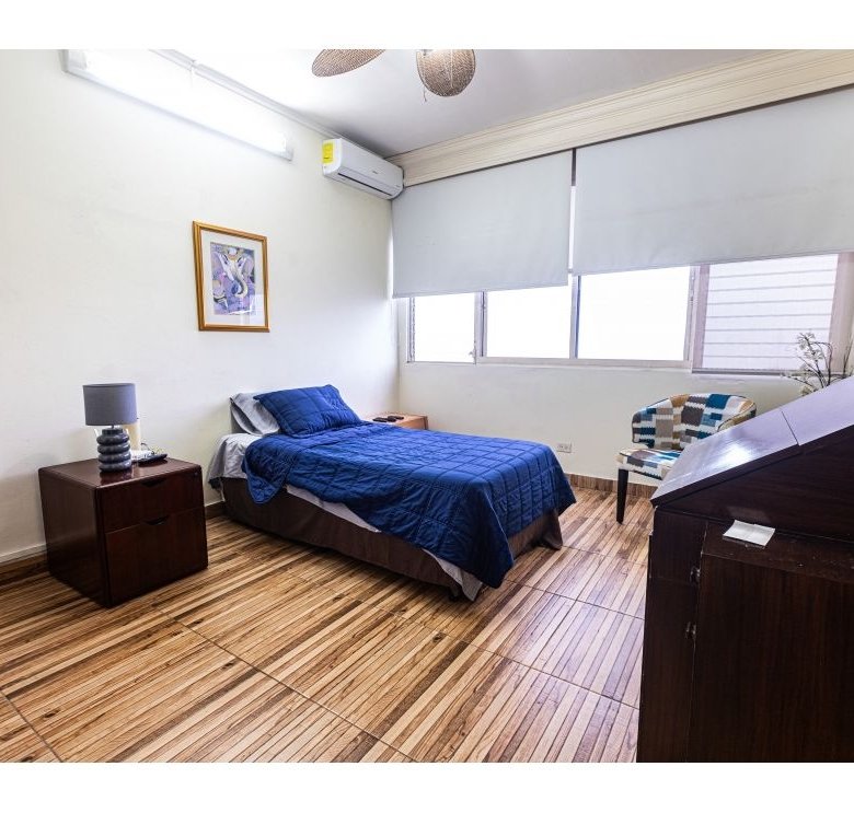 Marbella – Pent House con vista al Mar: Caminable a Cinta Costera