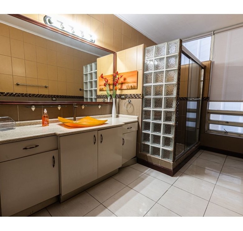 Marbella – Pent House con vista al Mar: Caminable a Cinta Costera