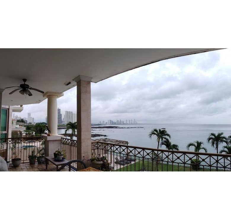Punta Pacifica – Pacific Point, Frente Al Mar: Apartamento de Lujo