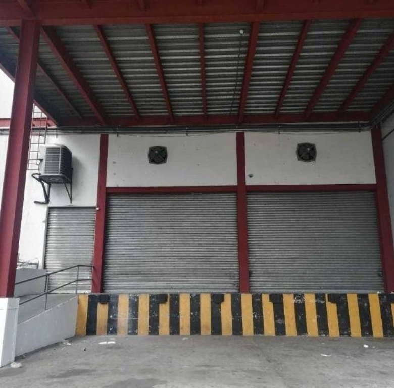 Bodega en Costa del Este: 1800m2, con Rampa / Andén de Carga, 7mts altura