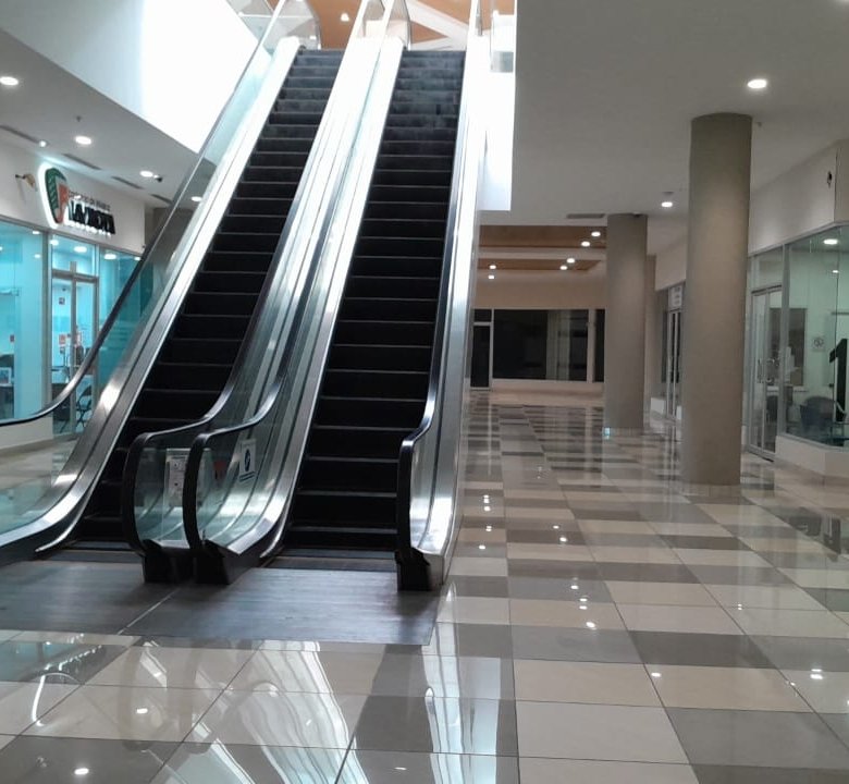 Albrook: En Plaza Comercial con +100 estacionamientos