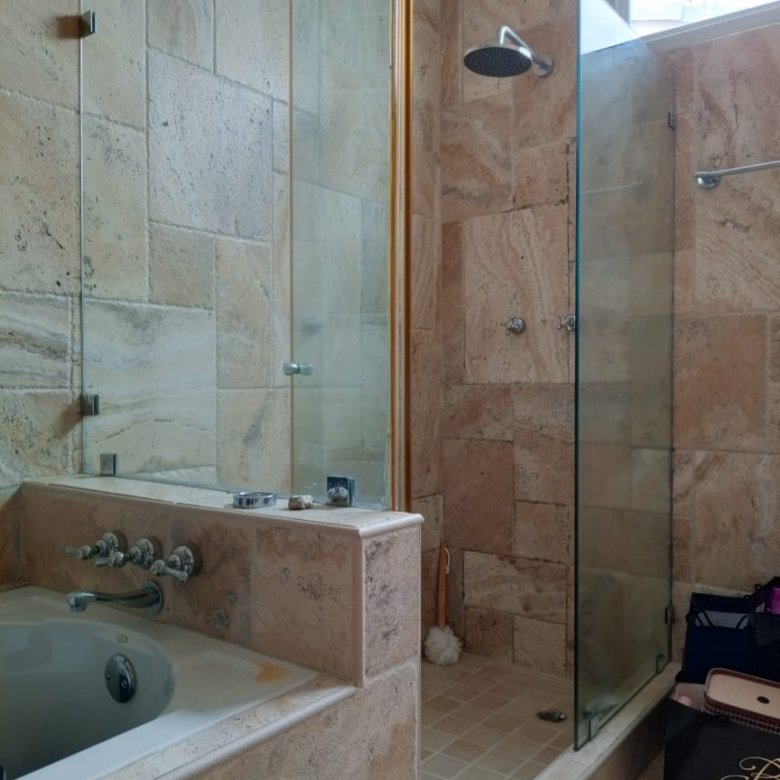 Casa de 5 recamaras con piscina, en sector de Alto Nivel en Ciudad – Dos Mares