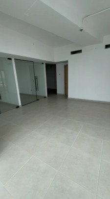 Oficina Amoblada o Sin Muebles, en Costa del Este: Piso Alto
