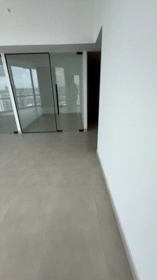 Oficina Amoblada o Sin Muebles, en Costa del Este: Piso Alto
