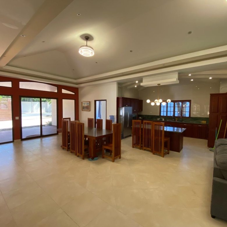 Casa de Playa, dentro de Campo de Golf, Amoblada: con 2000m2 de terreno