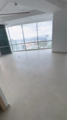 Oficina Amoblada o Sin Muebles, en Costa del Este: Piso Alto