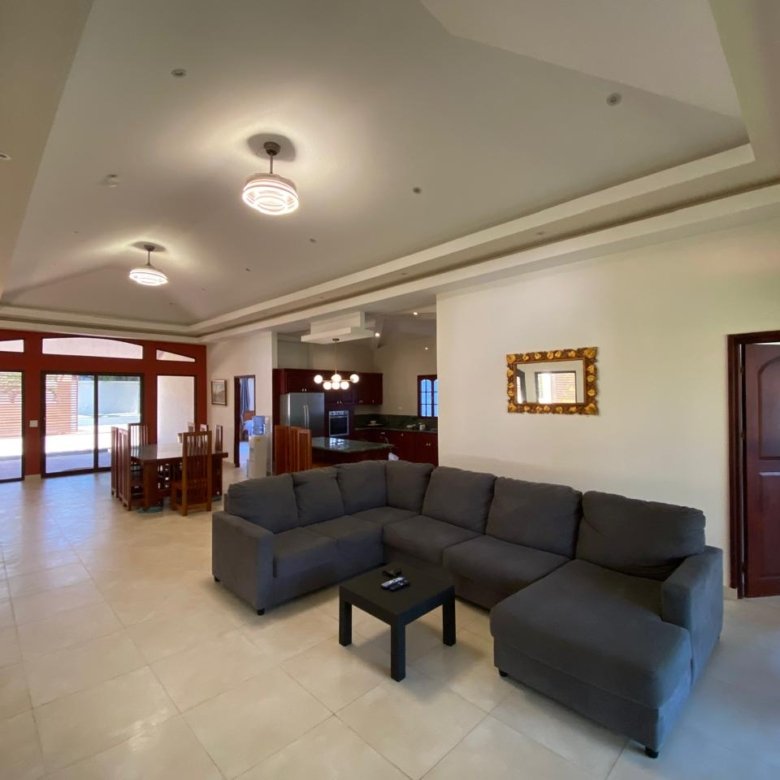 Casa de Playa, dentro de Campo de Golf, Amoblada: con 2000m2 de terreno