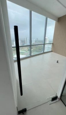 Oficina Amoblada o Sin Muebles, en Costa del Este: Piso Alto