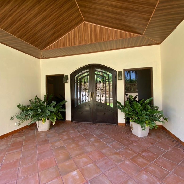 Casa de Playa, dentro de Campo de Golf, Amoblada: con 2000m2 de terreno