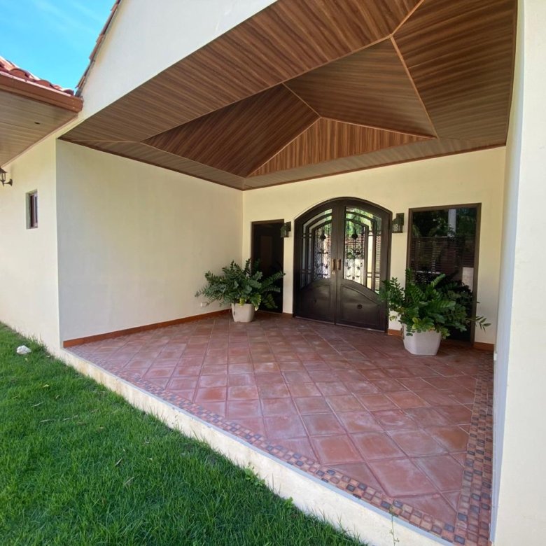 Casa de Playa, dentro de Campo de Golf, Amoblada: con 2000m2 de terreno