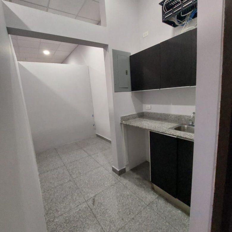 Area Bancaria – Obarrio: Oficina Amoblada, 72 m², Seguridad 24hrs