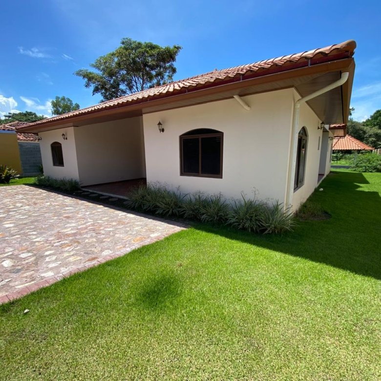 Casa de Playa, dentro de Campo de Golf, Amoblada: con 2000m2 de terreno