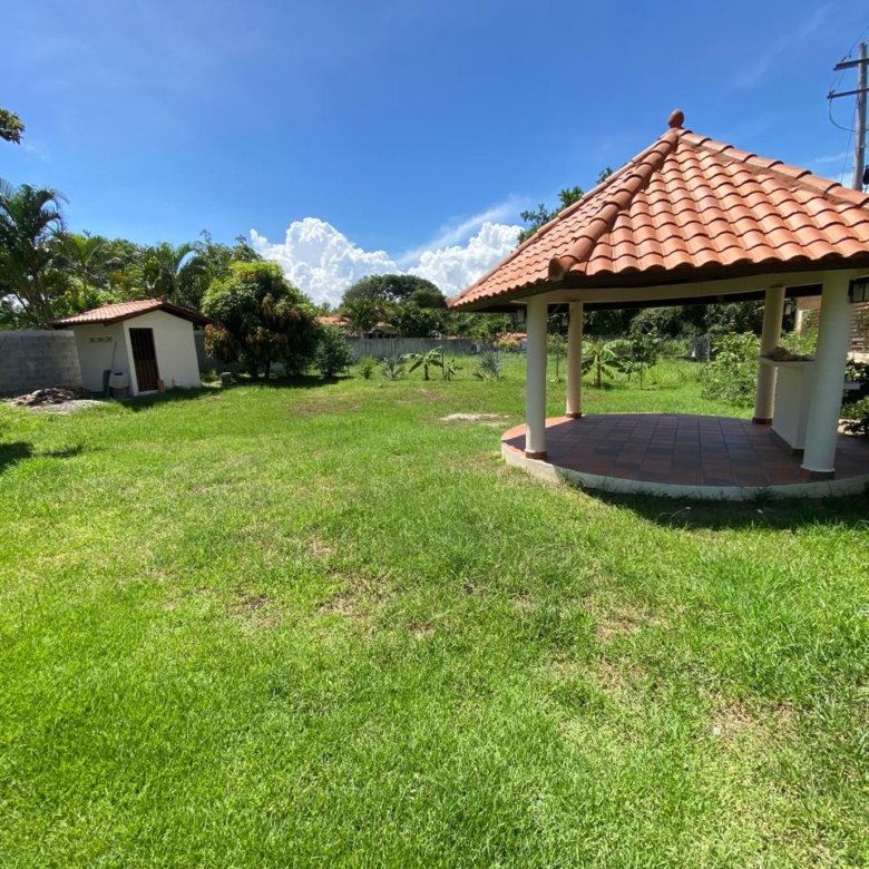 Casa de Playa, dentro de Campo de Golf, Amoblada: con 2000m2 de terreno