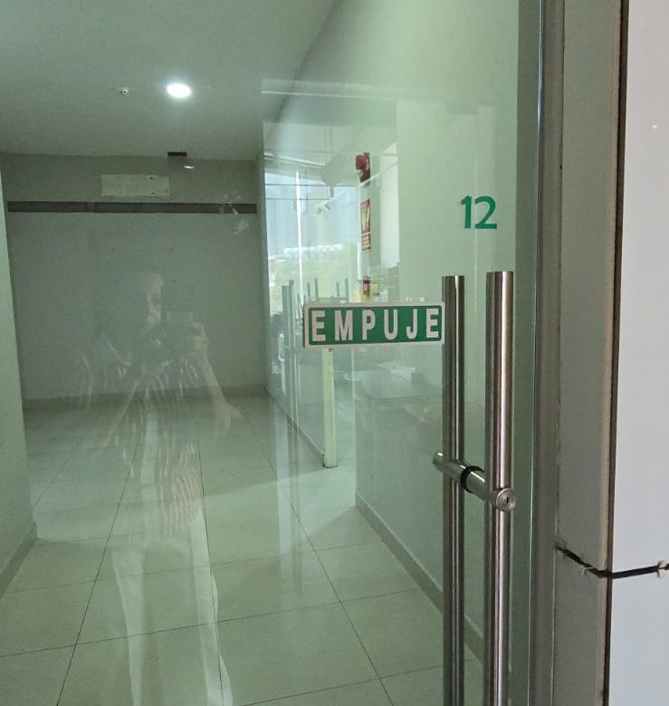 San Francisco / Altos del Golf: Local Comercial de Planta Alta, en Plaza con Estacionamientos