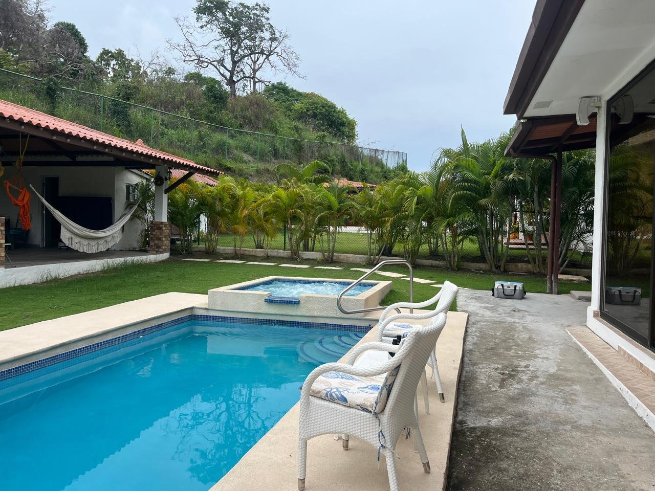 Casa – Villa de Playa, Piedras Gordas, Panama: con Piscina Privada y Jacuzzi