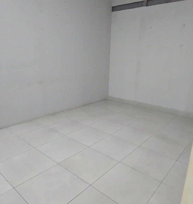 San Francisco / Altos del Golf: Local Comercial de Planta Alta, en Plaza con Estacionamientos