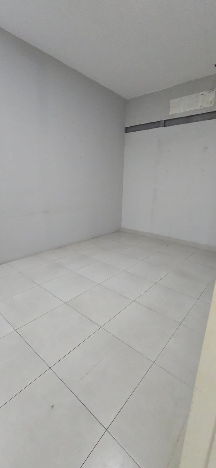 San Francisco / Altos del Golf: Local Comercial de Planta Alta, en Plaza con Estacionamientos